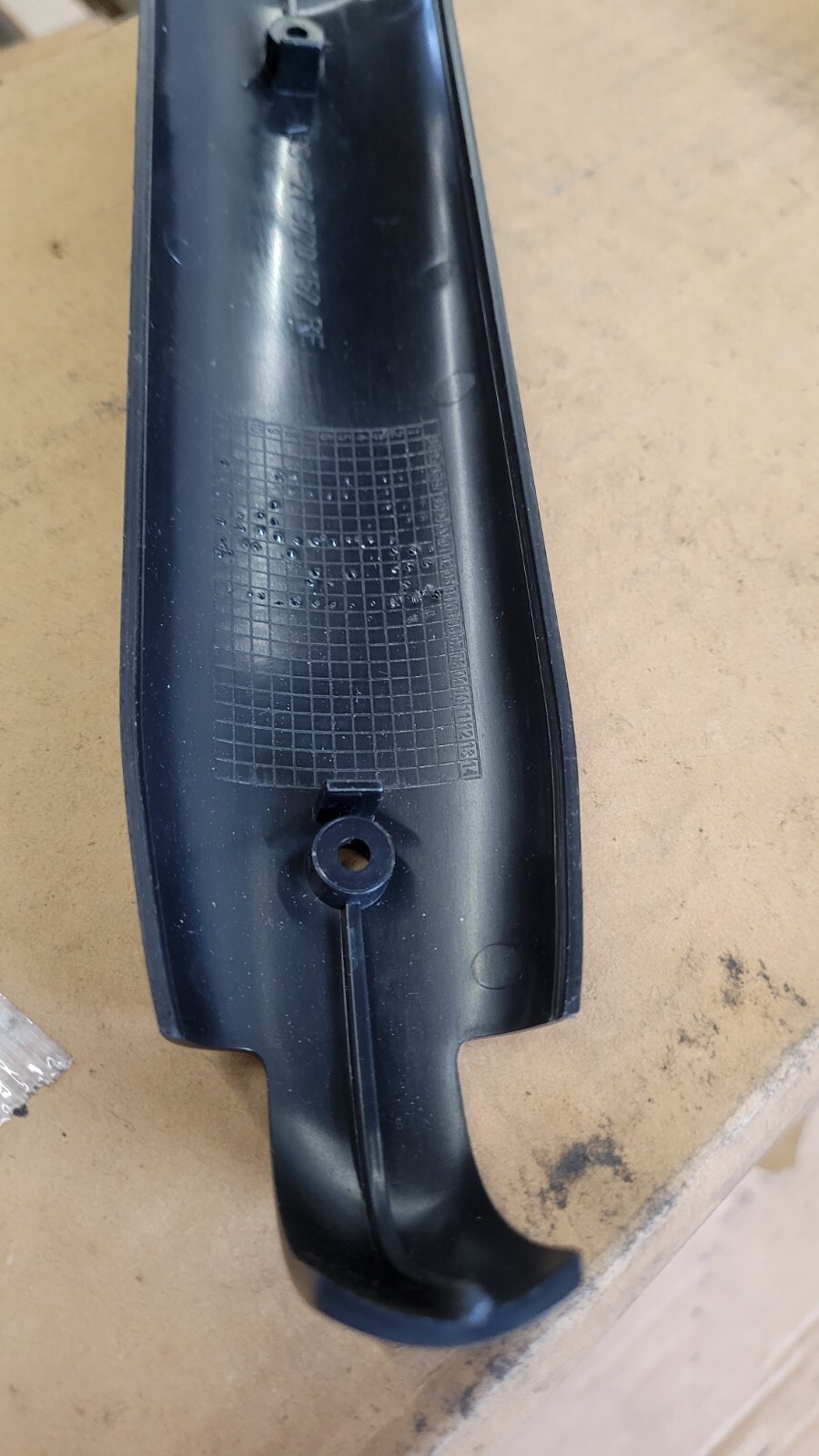 6402503, 613720152-PDC GENUINE VOLVO OEM RH LOWER ARM COVER NOS NO HDWE
