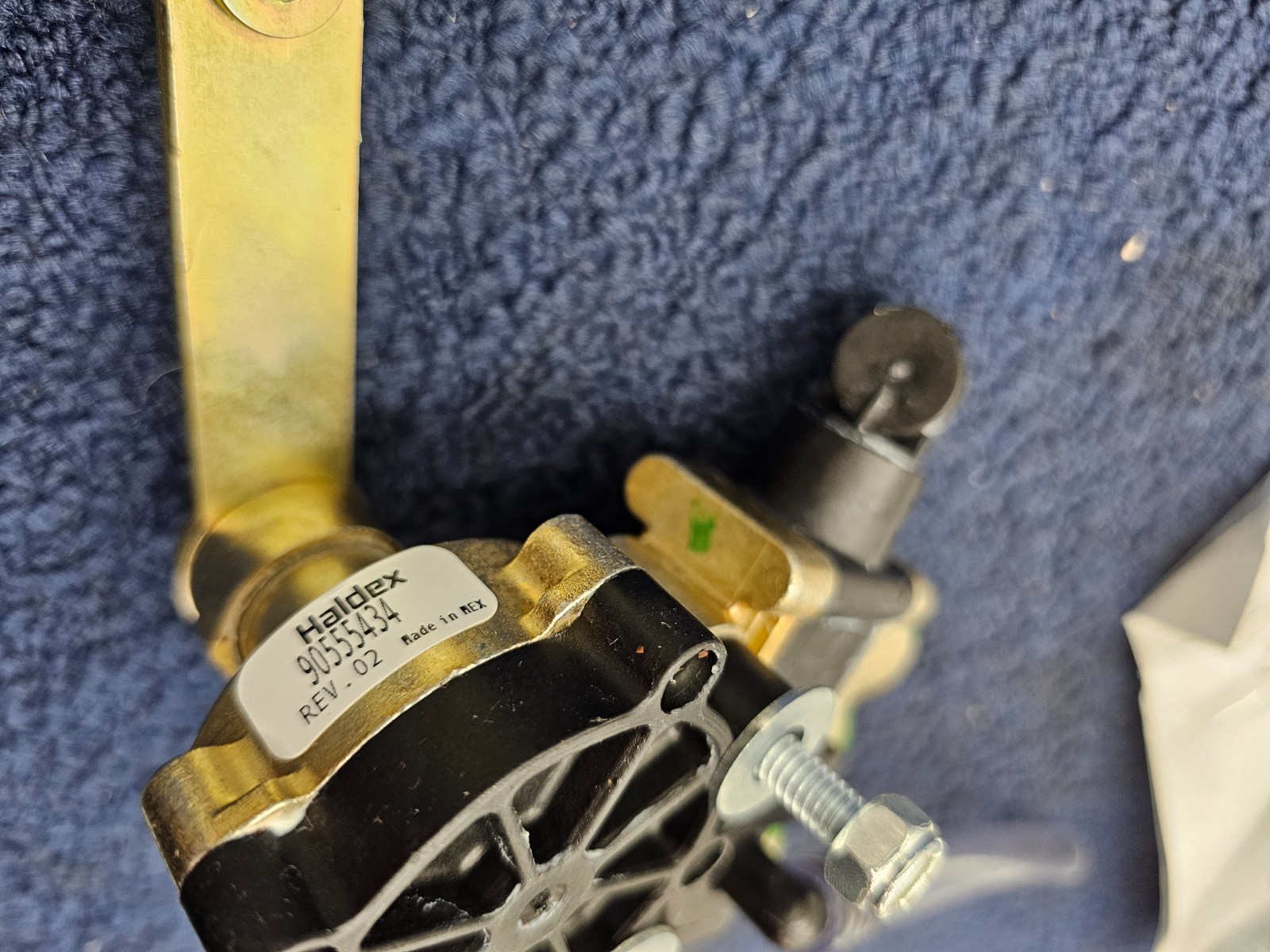 Haldex 90555434 PR Plus Height Control Valve W/Haldex 48100367 Strap Link