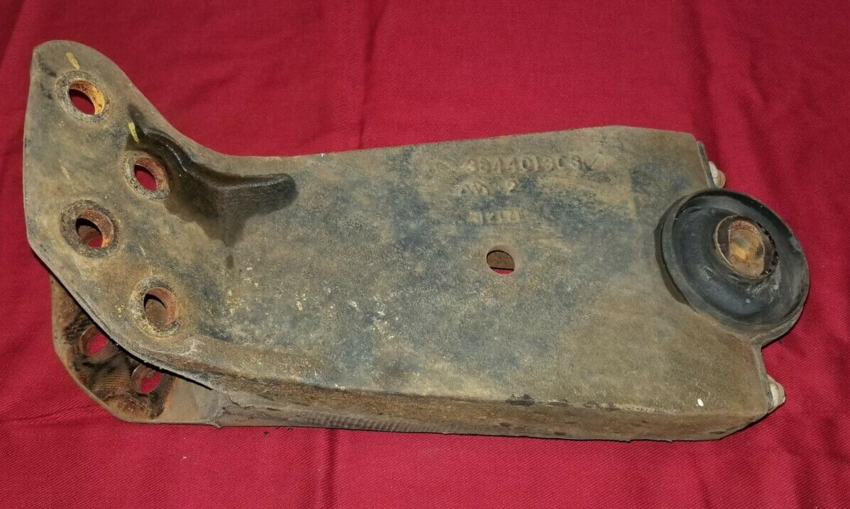 INTERNATIONAL PROSTAR BRACKET 3844013C4 LH CAB MOUNT