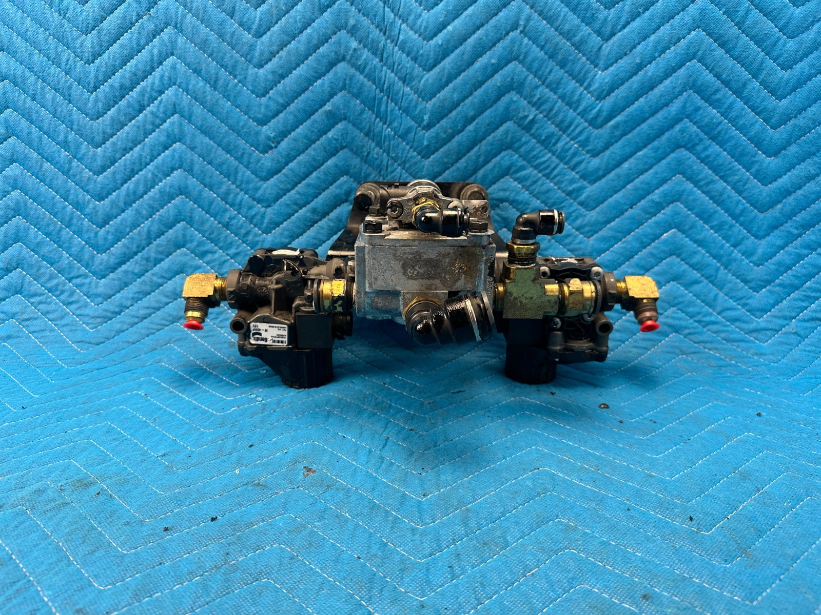 Kenworth T680 Paccar Bendix ABS Brake Traction Valve w/Bracket & Tubes 2023 OEM