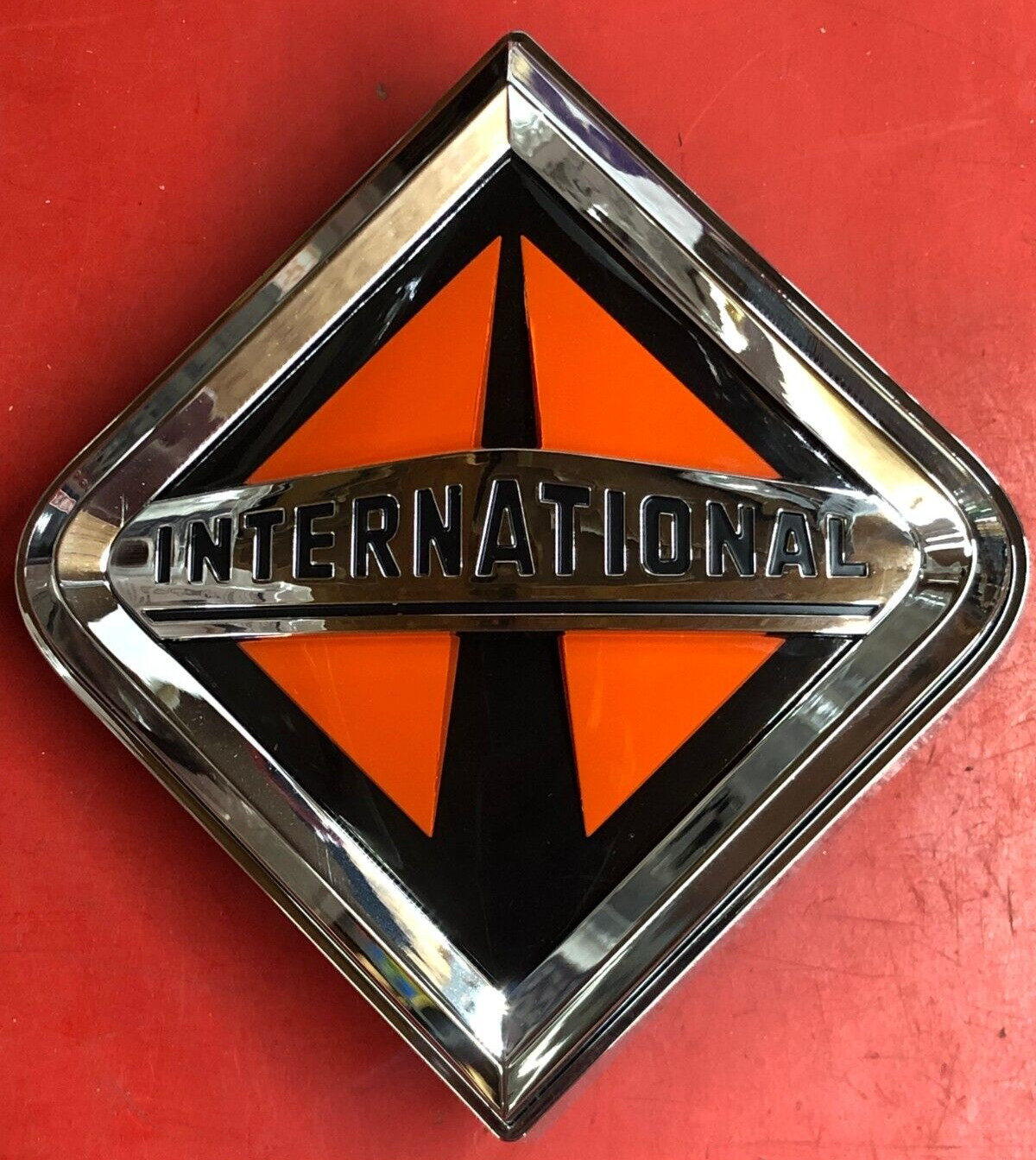NAVISTAR INTERNATIONAL 2048 DIAMOND PRODUCT GRAPHIC GRILLE EMBLEM HOOD ORNAMENT