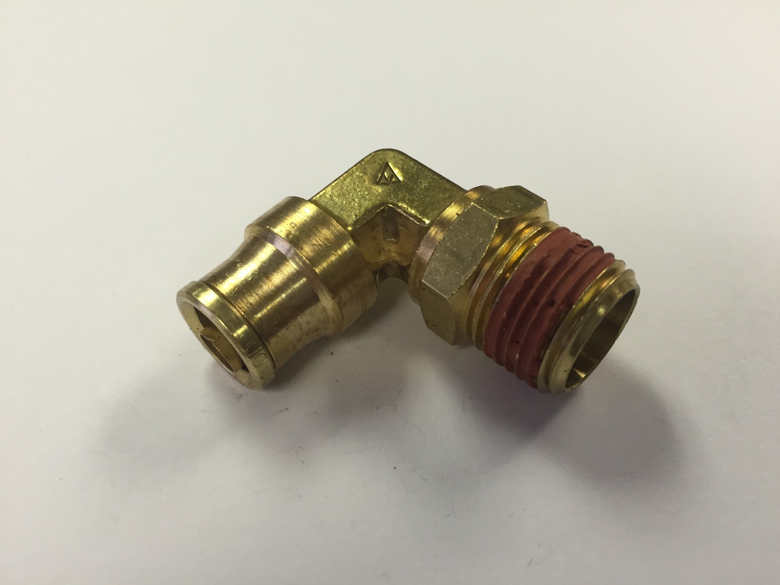 AQ69-DOTS-6X6 – Alkon Brass DOT swivel 90 fitting – 3/8″ PTC air line x 3/8″ NPT