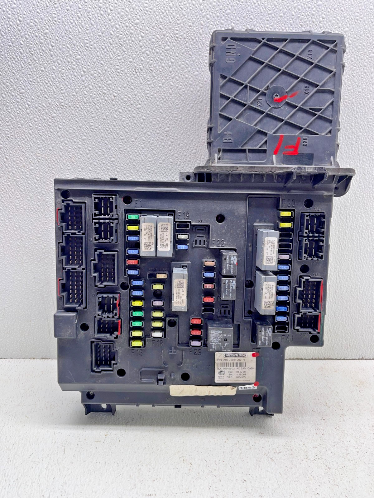 15 FREIGHTLINER CASCADIA CAB CONTROL MODULE CECU P/N A06-75981-002 SAM CABIN OEM