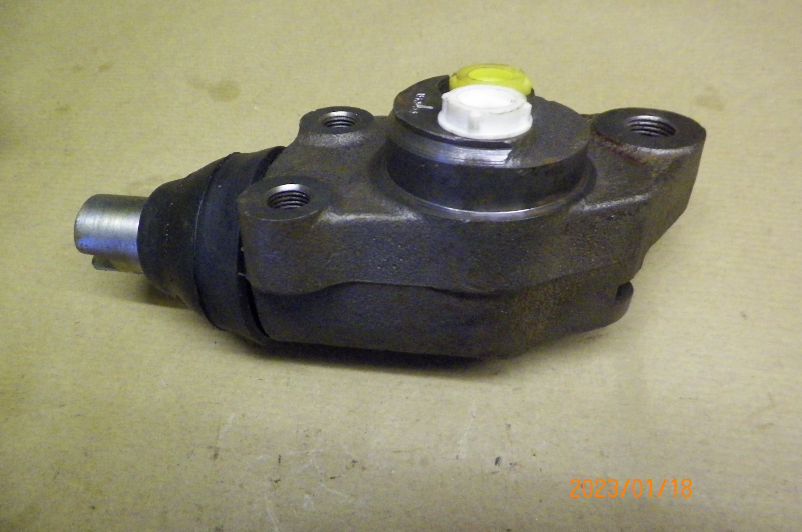 New Girling RH front brake cylinder 64674585 Leyland Redline Terrier TR 650 750