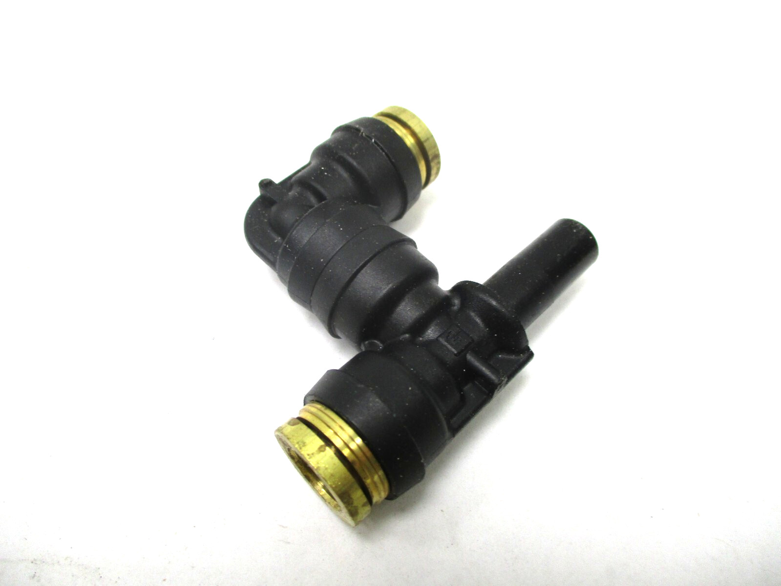 2602149C1 NEW INTERNATIONAL TEE 3/8″ X 3/8″ X 3/8″