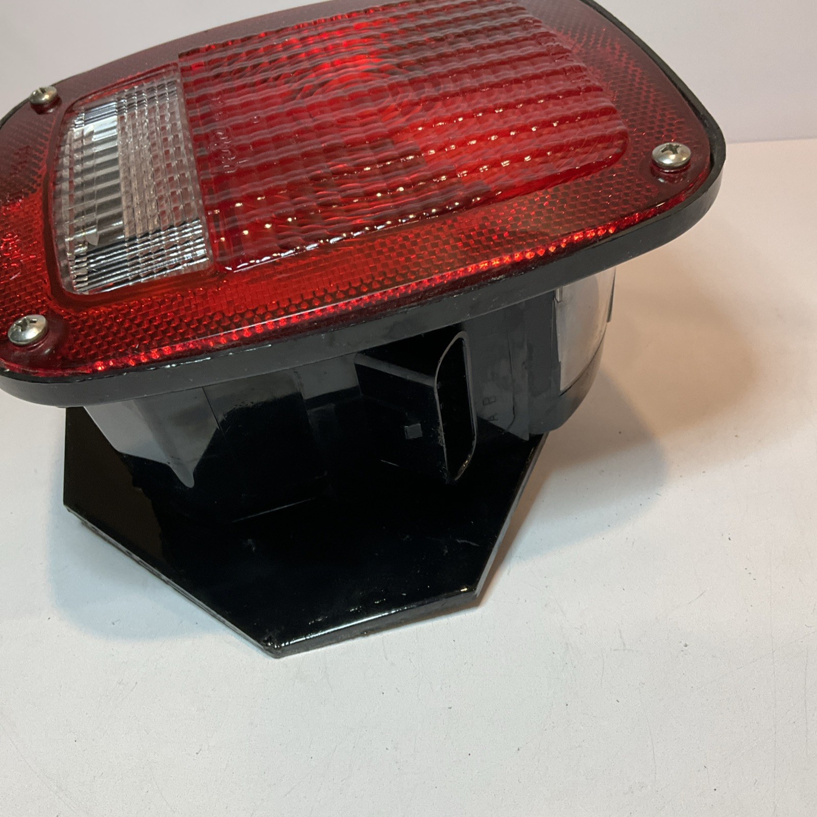 Grote 5371 Freightliner Rear Tail Brake Light Lamp w/ Bracket 680-544-00-38 D