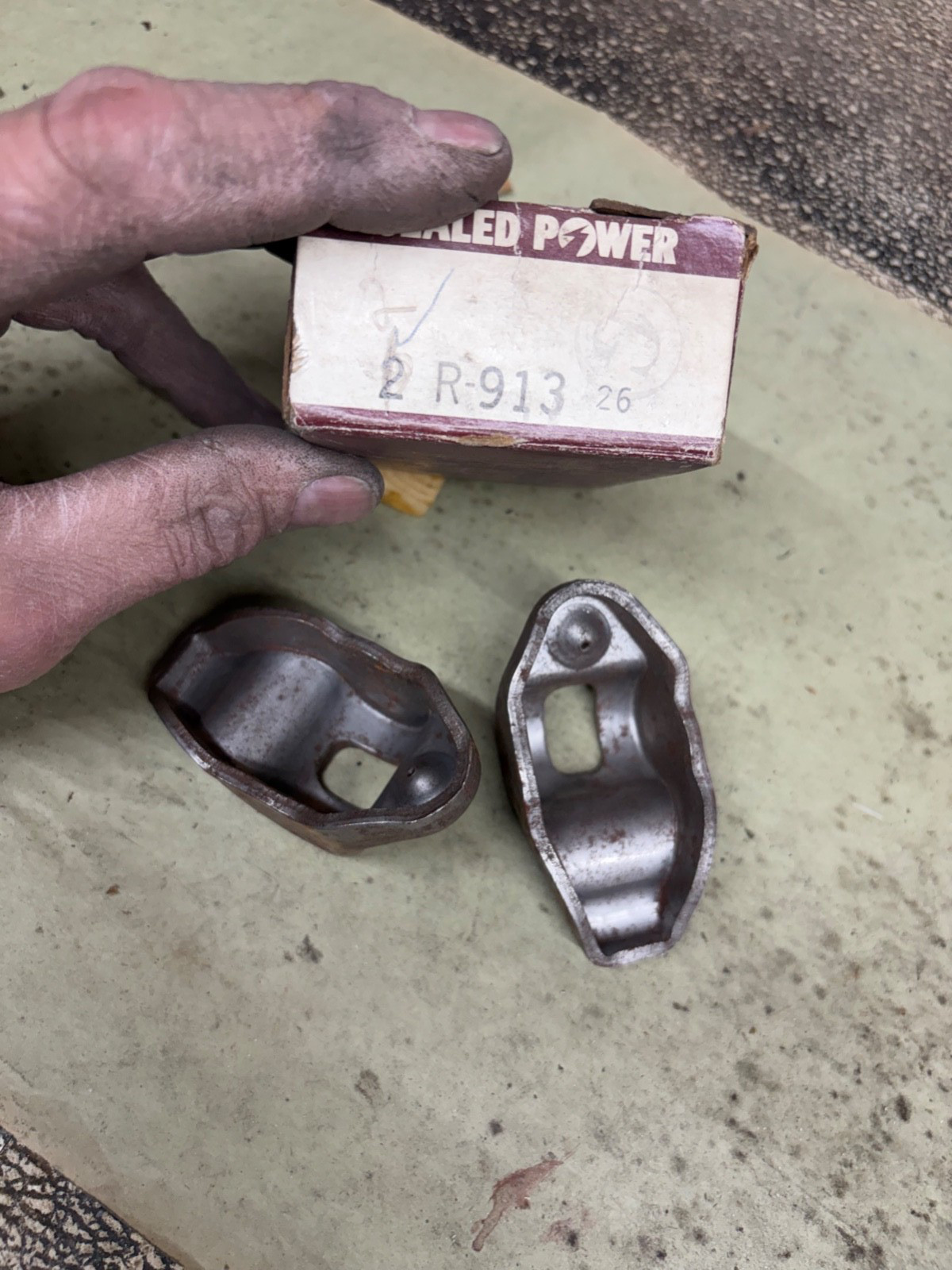 SEALED POWER R913 ROCKER ARM LOT OF 2