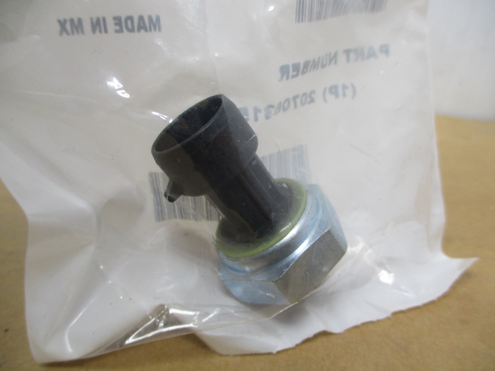 Volvo Mack New OEM Oil Pressure Sensor 20706315
