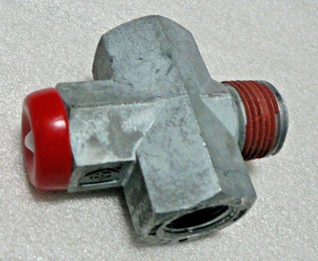 International Navistar 3594593C1 – Air Brake Pressure Valve 90 deg 1/2 3/8 NPT