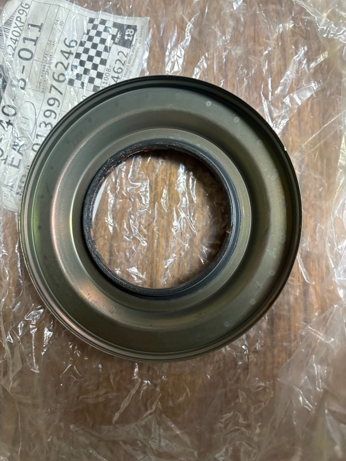 New Old Stock OEM 0139976246 SHAFT SEAL FREIGHTLINER
