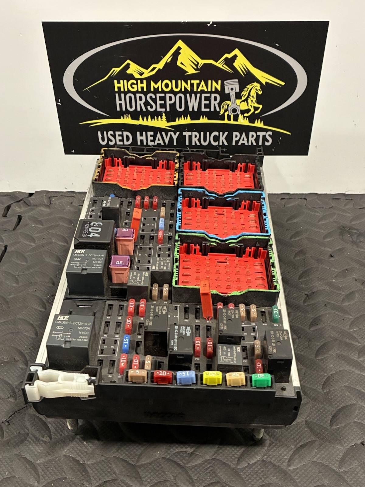 Kenworth T880 / PACCAR Fuse Box Assembly P/N: P27-1297-0101 (TAG#: 16199)