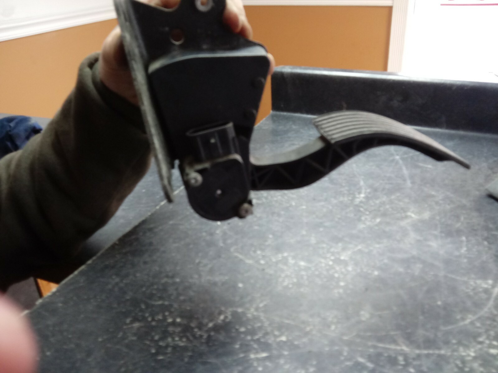 2010 INTERNATIONAL FUEL ACCELERATOR PEDAL BENDIX 5020021