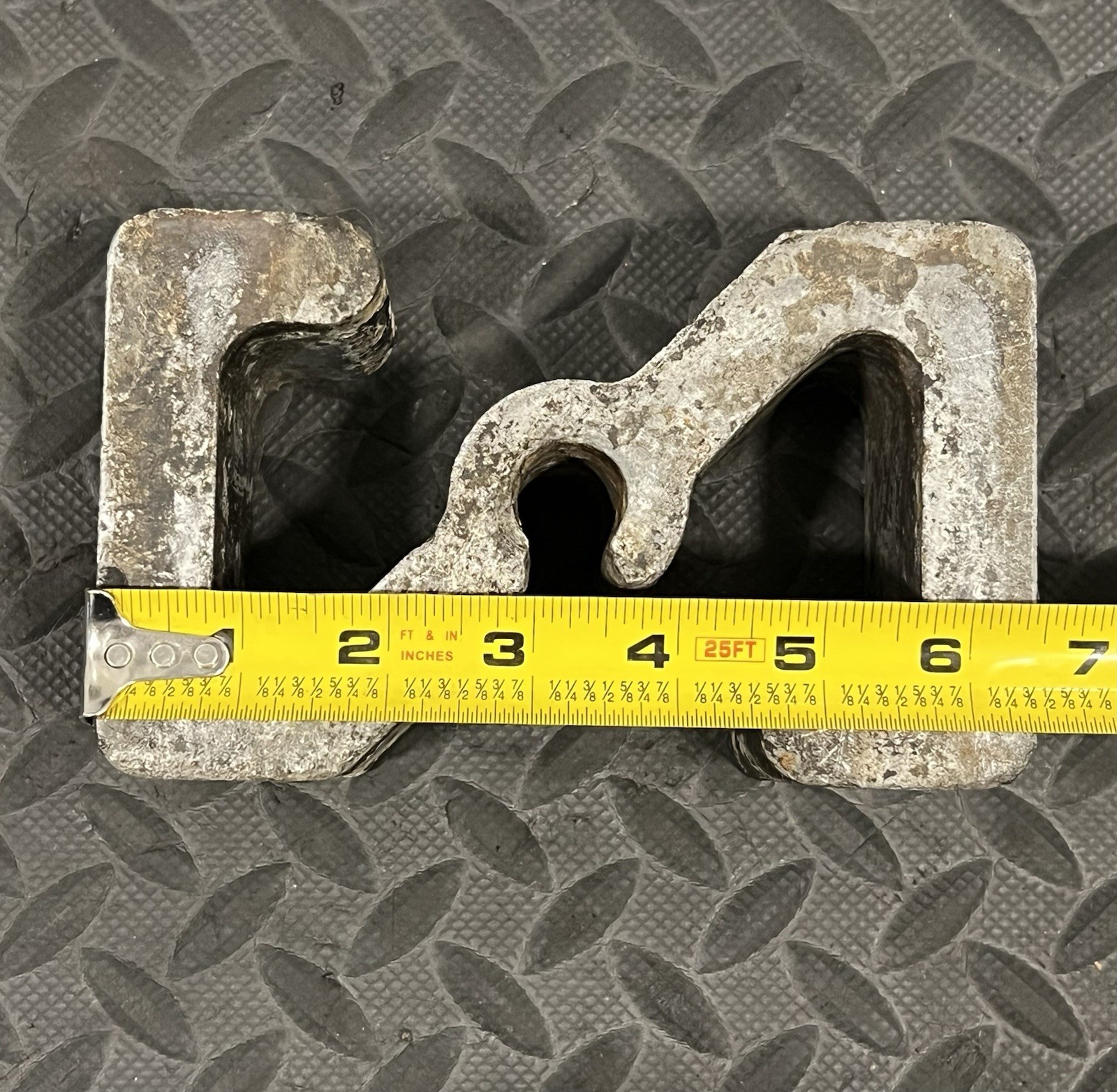 FREIGHTLINER Front Axle Spacer Block P/N: 16-15105-065 (TAG#: 15377)