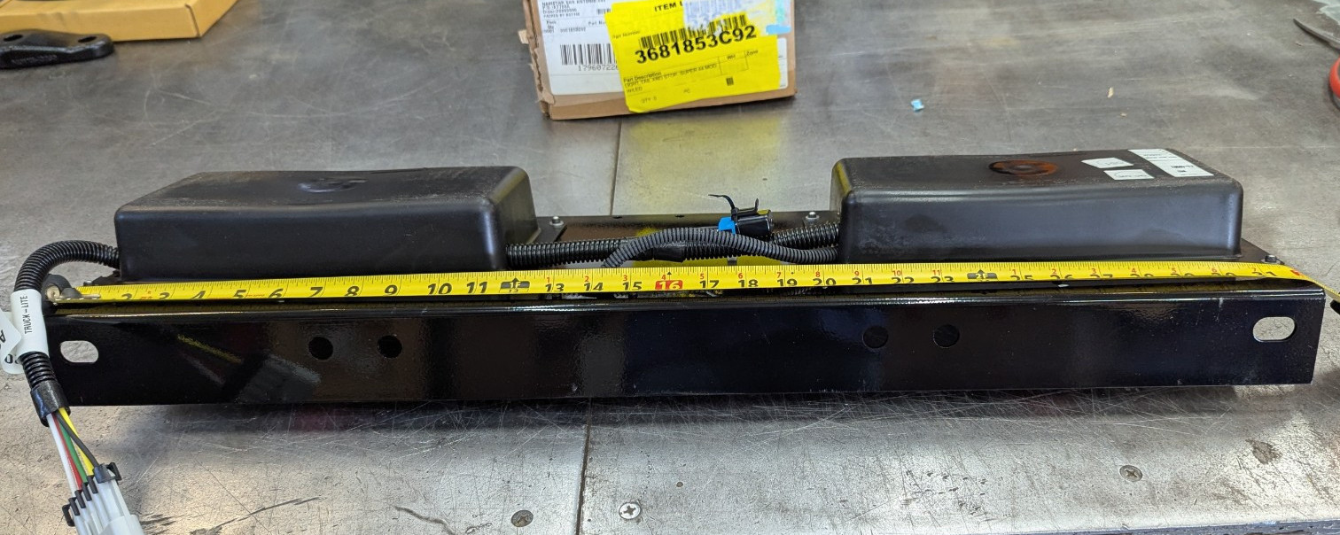 3681853C92 International Tail Light Bar Panel LED TRUCK-LITE 40907 Super 44 Lamp