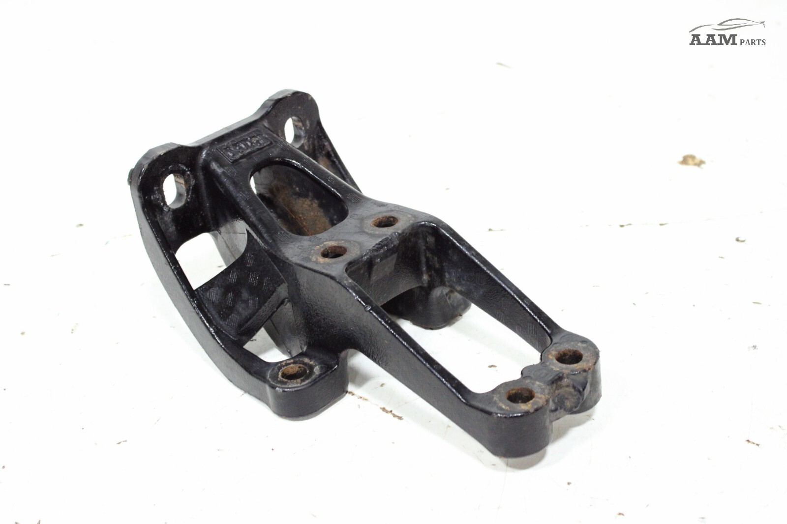 2018-24 FREIGHTLINER CASCADIA FRONT LEFT CAB MOUNT BRACKET R18-67961-000 OEM