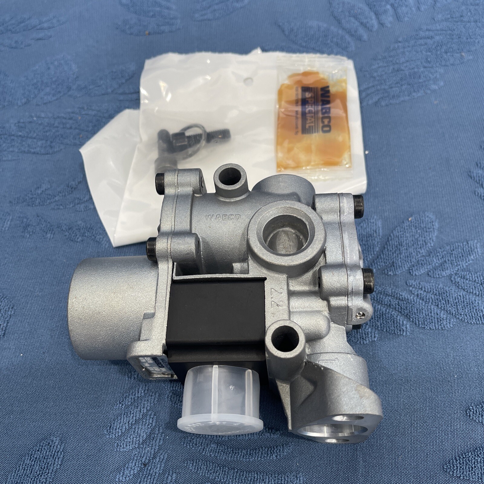 MERITOR WABCO ABS TRACTOR MODULATOR VALVE REPLACEMENT KIT – R955353