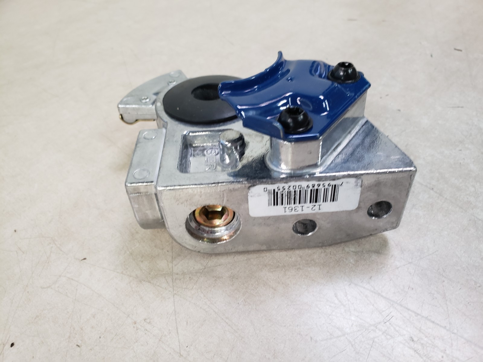 Phillips Industries 12-136-1 Gladhand Blue/Service, Angle Mount