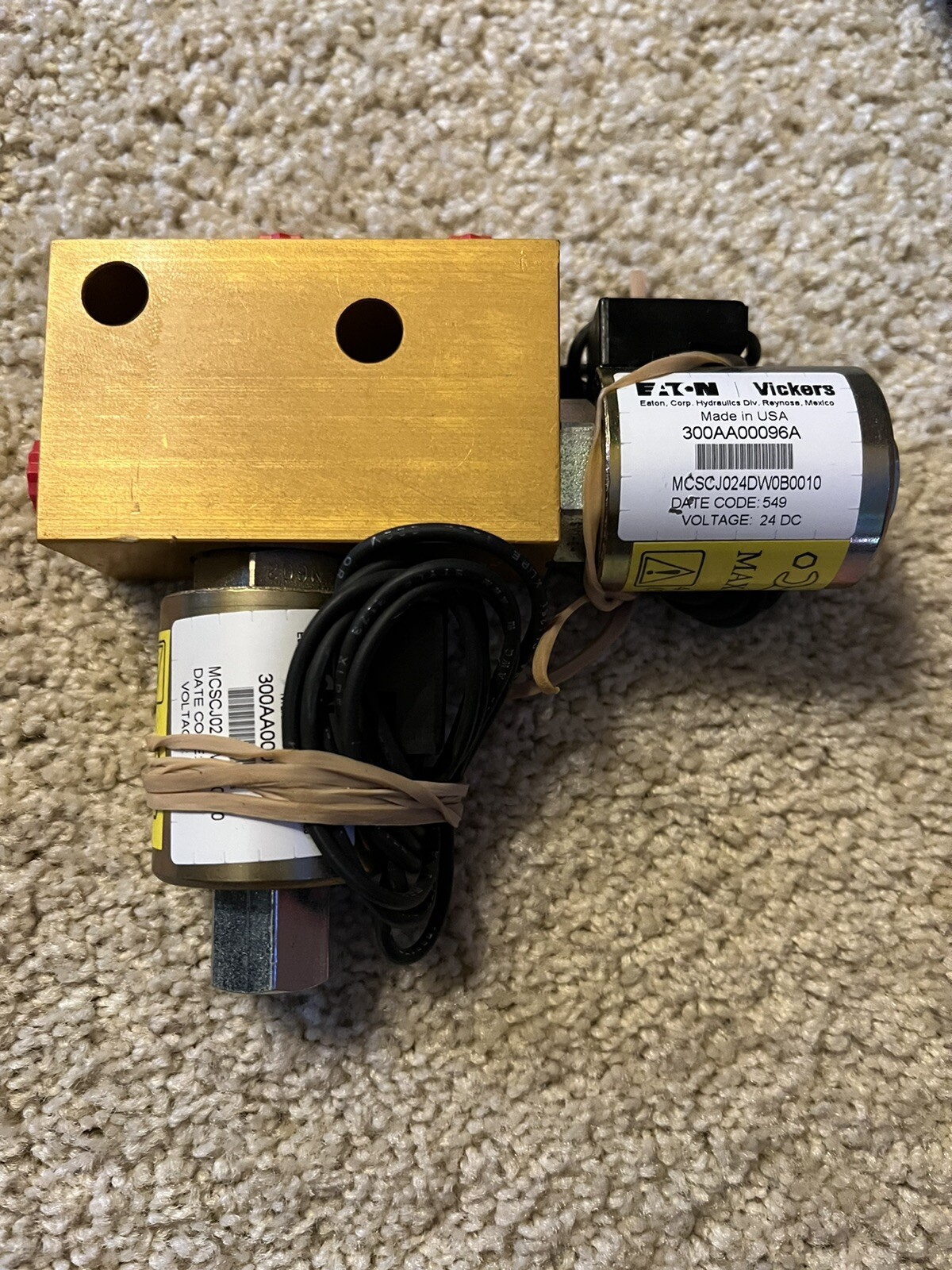 NOS Komatsu Hydraulic Manifold Eaton Vickers TJ7971