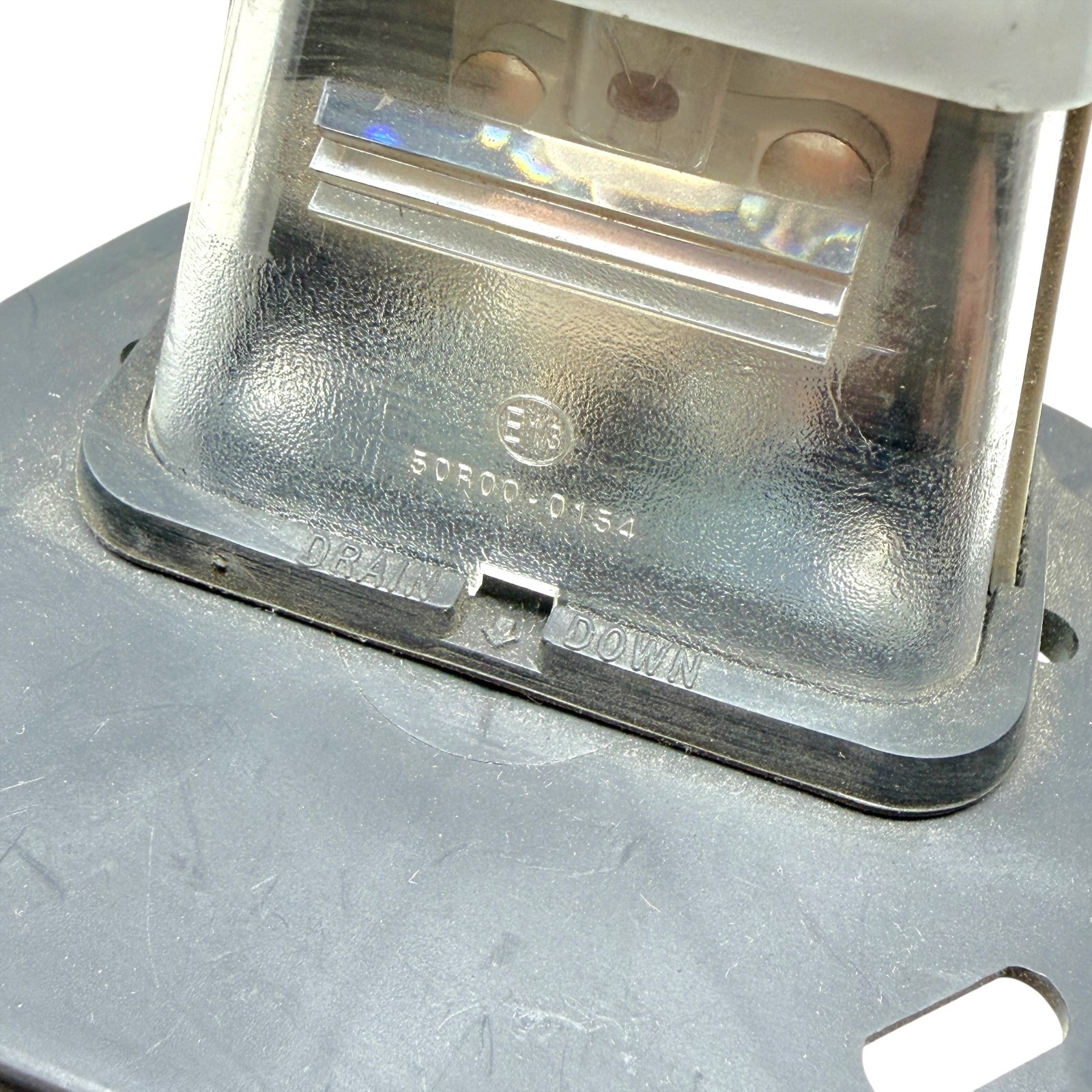 Commercial Vehicle License Plate Light DOT PM 50R00-0154 with Mounting Bracket