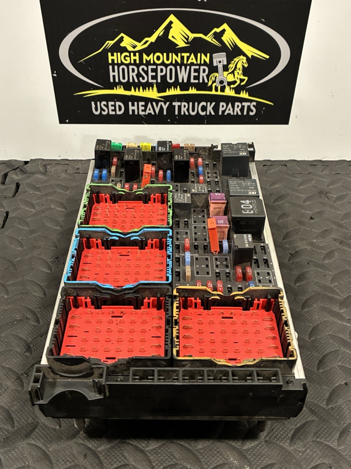 Kenworth T880 / PACCAR Fuse Box Assembly P/N: P27-1297-0101 (TAG#: 16199)