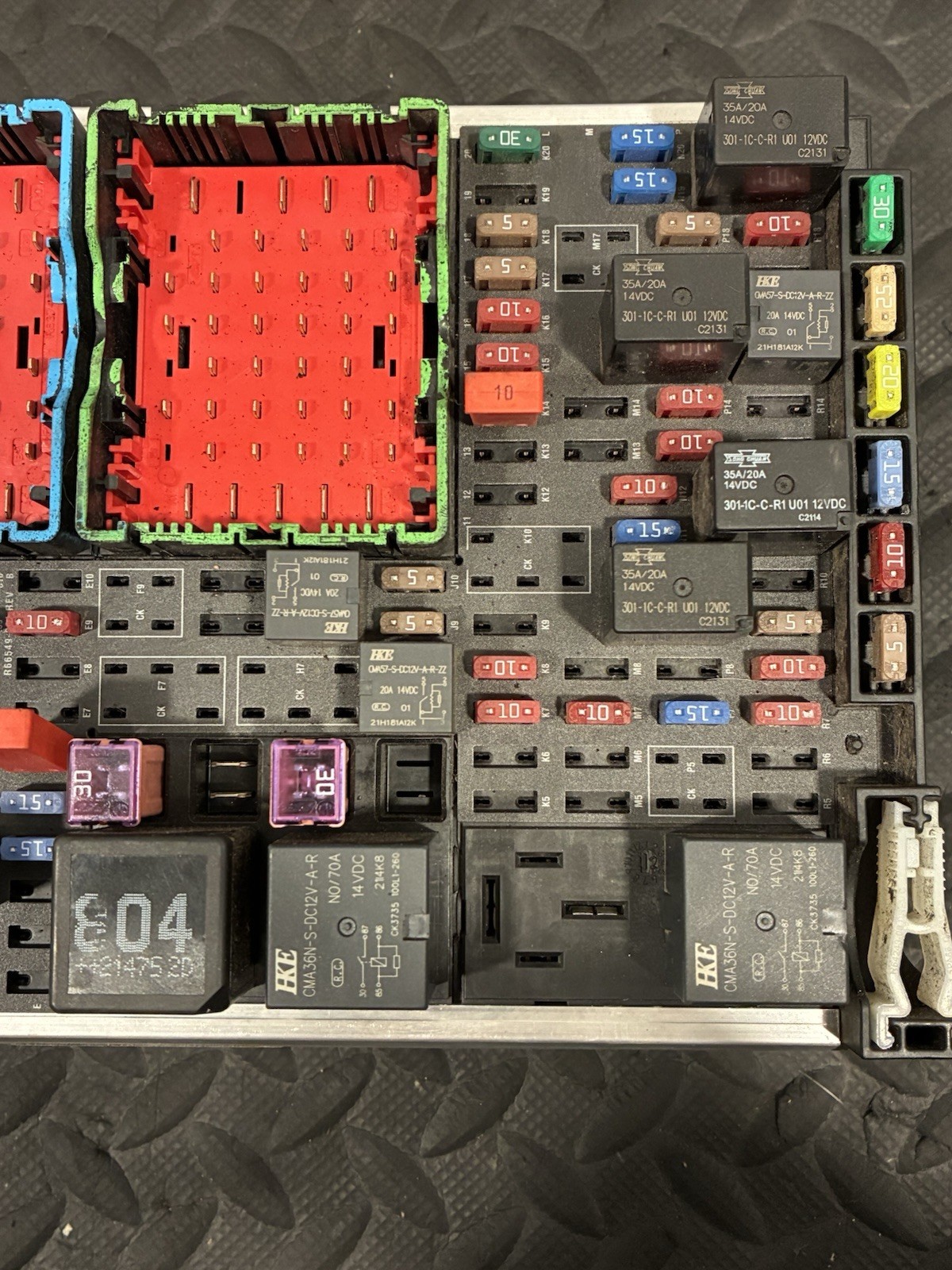 Kenworth T880 / PACCAR Fuse Box Assembly P/N: P27-1297-0101 (TAG#: 16199)