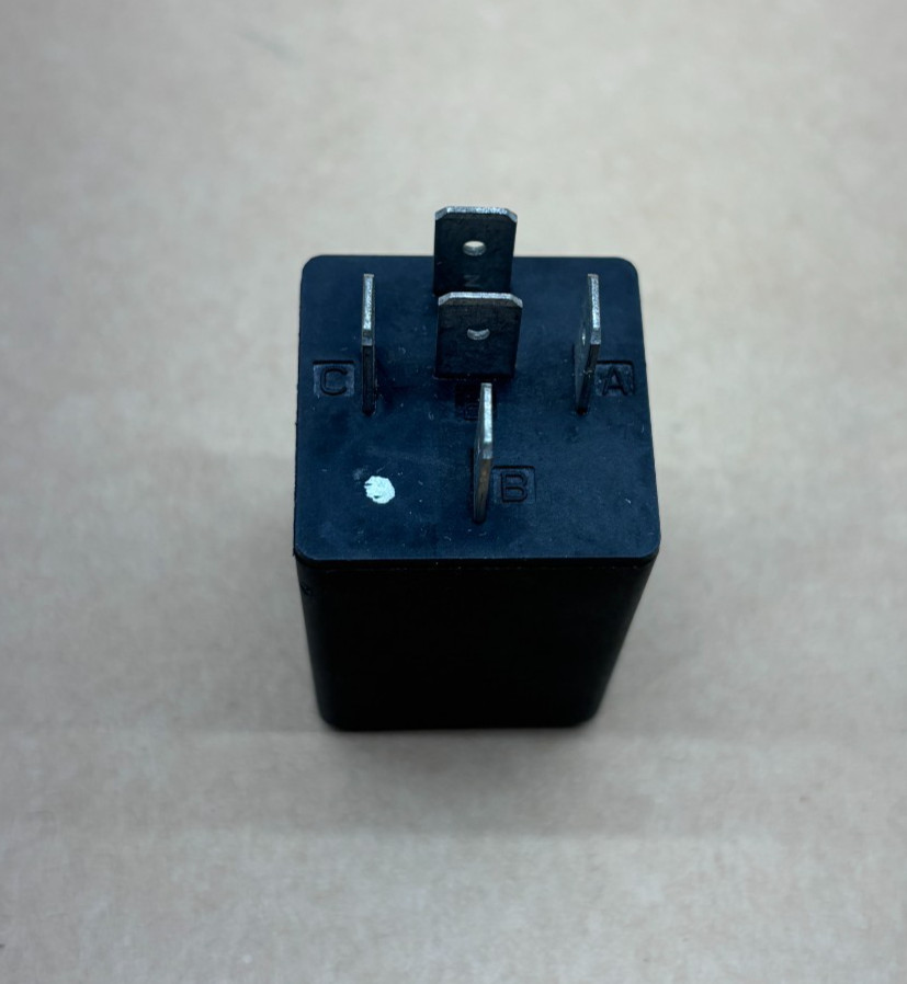 Genuine OEM Volvo 20458848 Replacement Relay 12V Battery Protecting