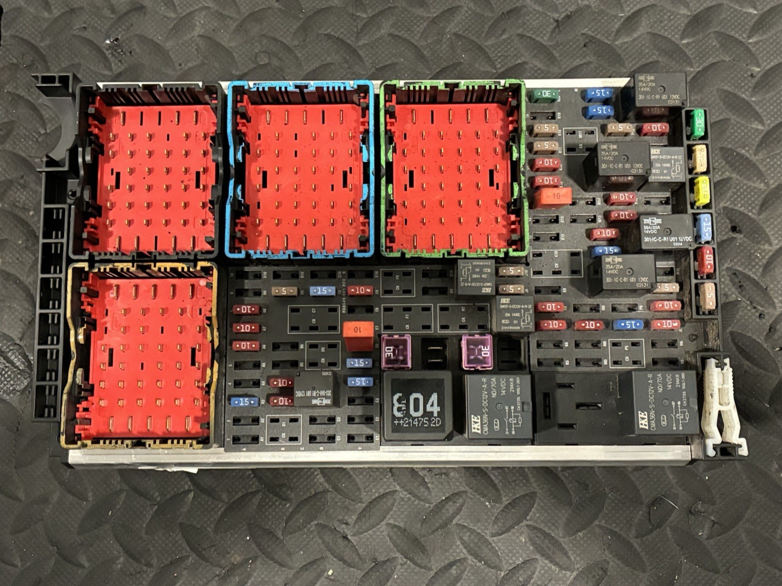Kenworth T880 / PACCAR Fuse Box Assembly P/N: P27-1297-0101 (TAG#: 16199)