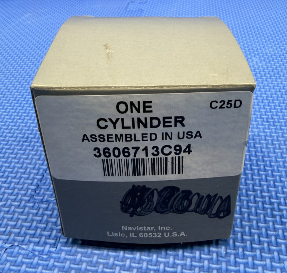 Genuine International 3606713C94 Navistar Door Lock Cylinder with Keys