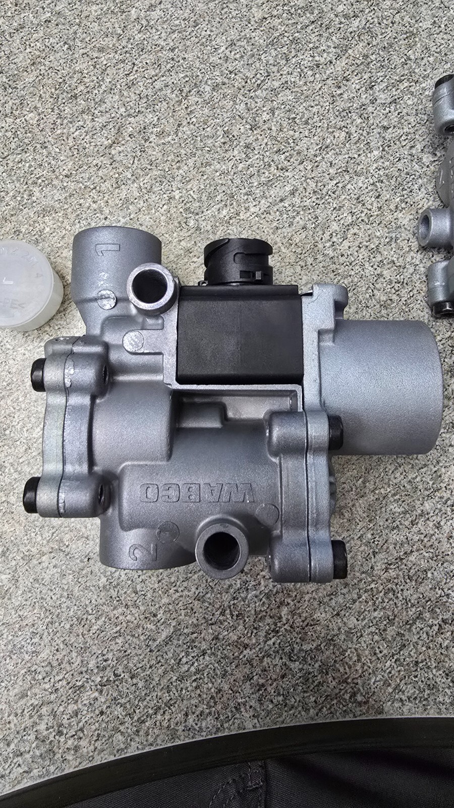 Mack Mod Adapter Kit 8235-R950127 ABS Modulator Valve 4721950520