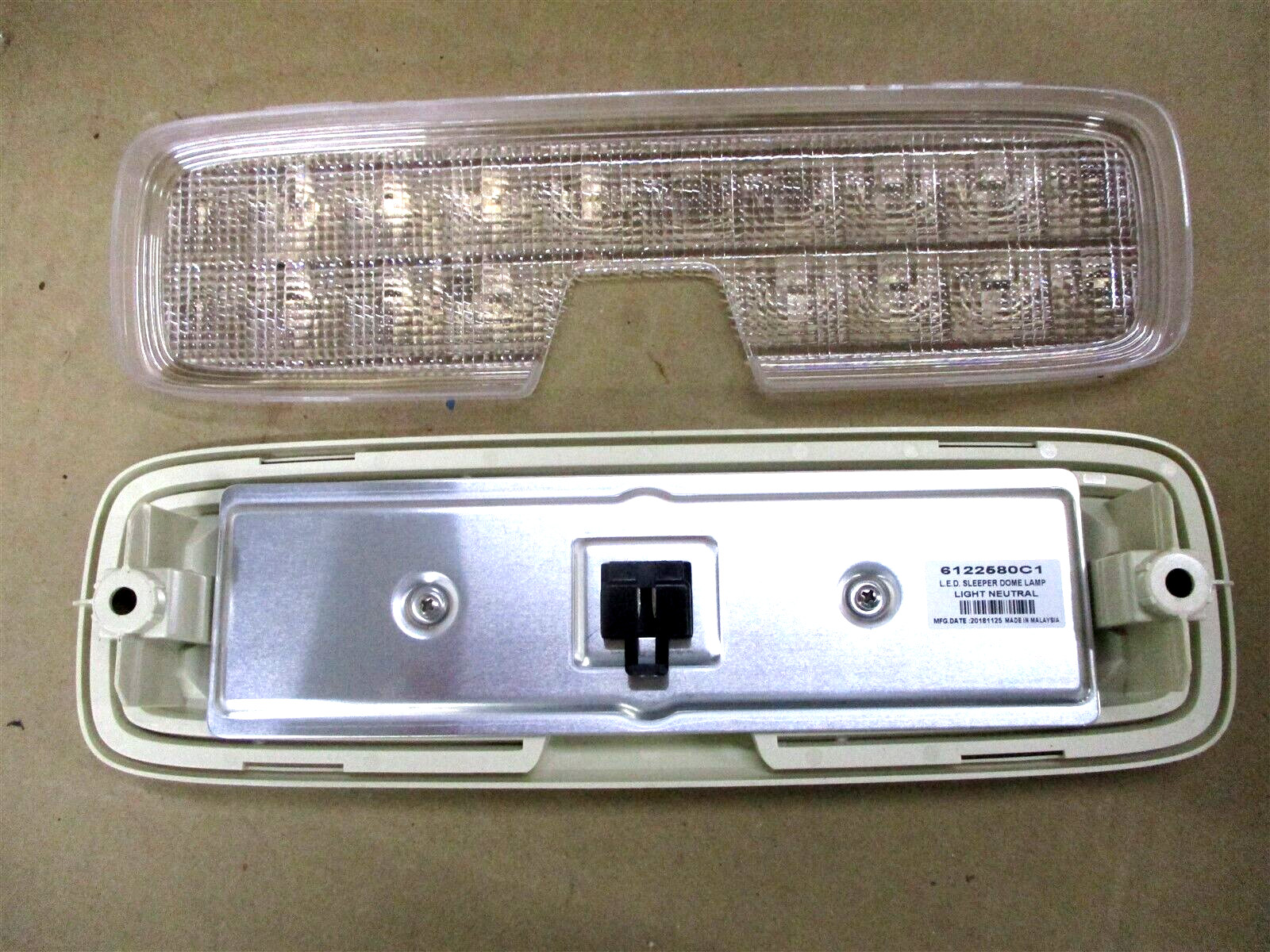 6122580C1 NEW OEM INTERNATIONAL PROSTAR SLEEPER DOME LIGHT LED