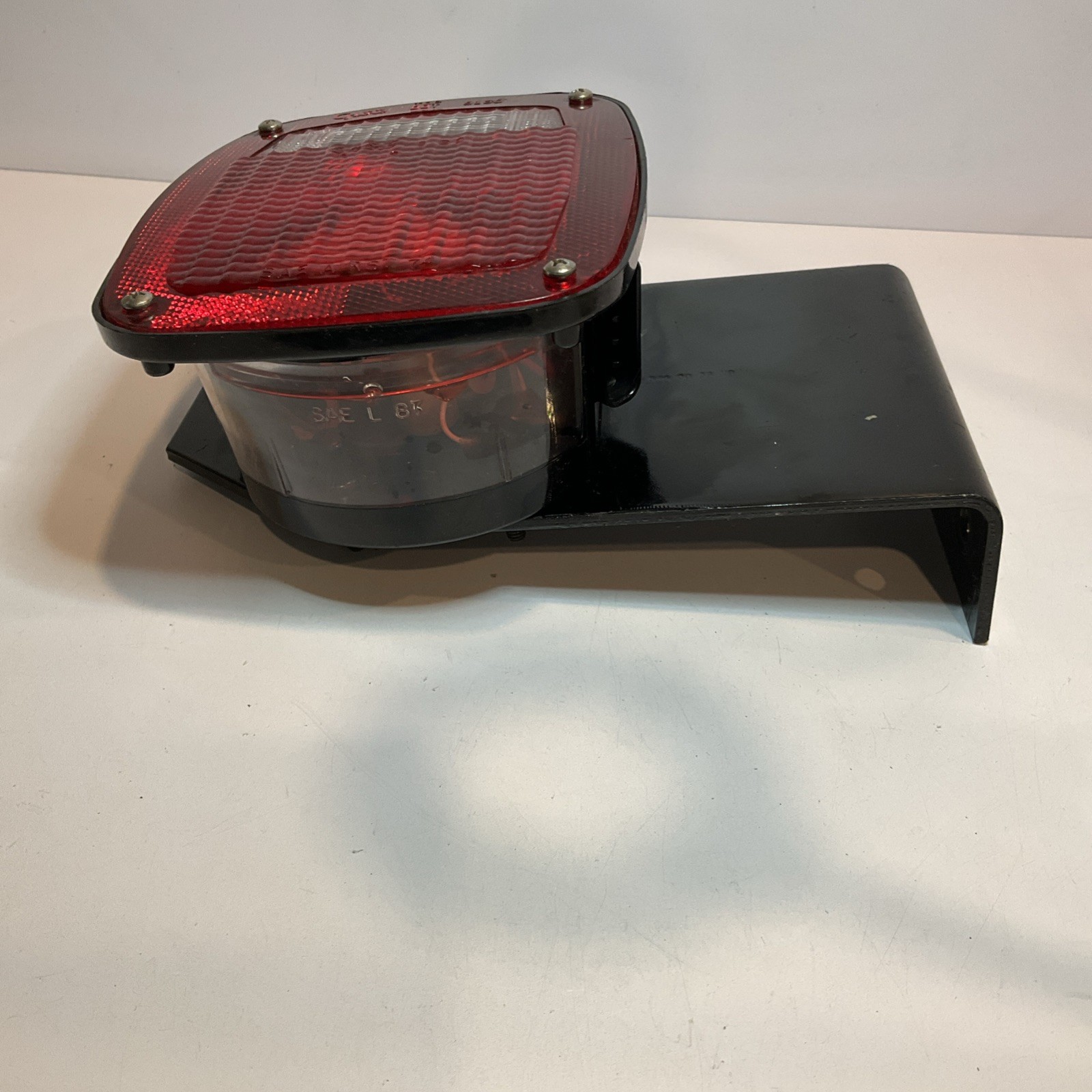Grote 5371 Freightliner Rear Tail Brake Light Lamp w/ Bracket 680-544-00-38 D