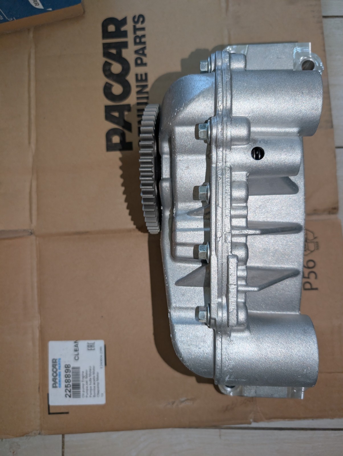 Genuine MX-13 EPA 21 Paccar 2258898 Oil Pump, Kenworth, Peterbilt
