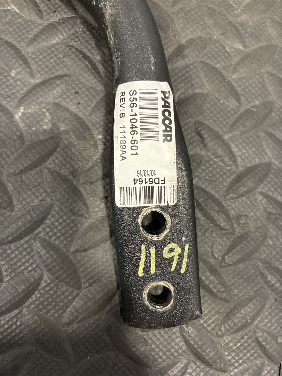 PACCAR Interior Grab Bar/Handle, Black PN: S56-1046-601 (TAG # 18446)