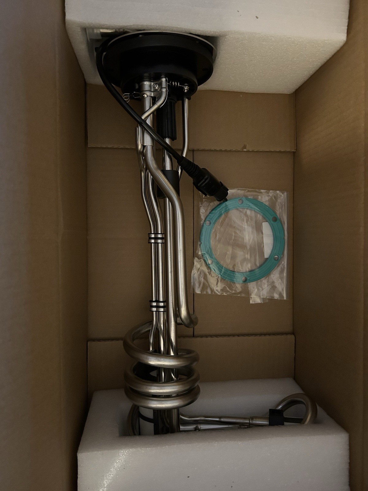 NAVISTAR INTERNATIONAL 4353004C92 QLS SENSOR 15 Gal-NEW IN BOX