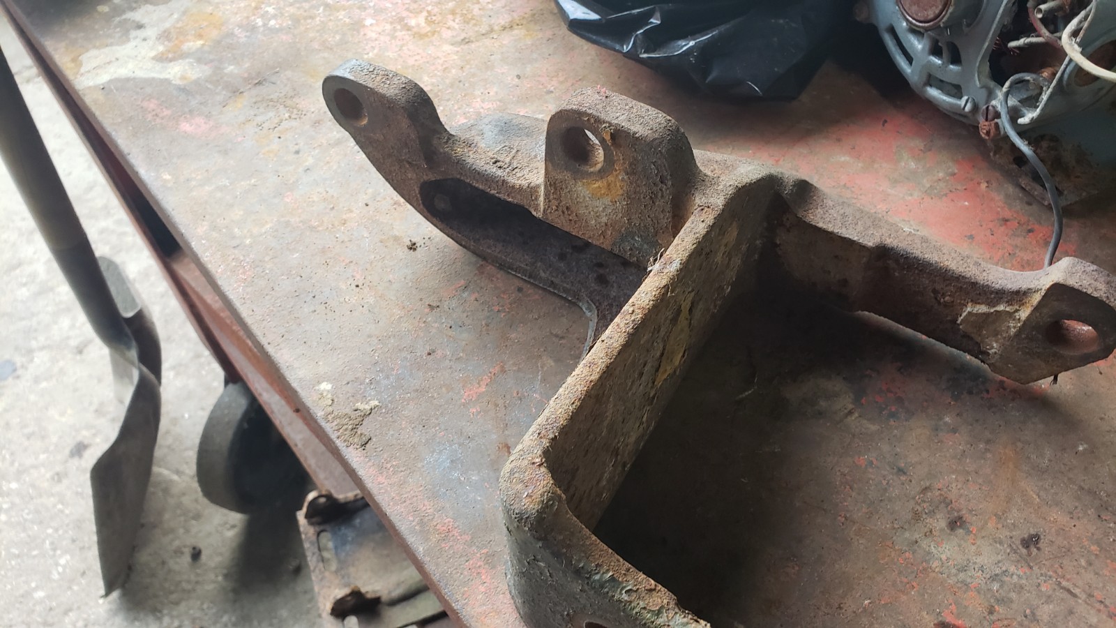 Brake Chamber Mounting Bracket 6QE455-P4 for Vintage Mack 50-65k Rears
