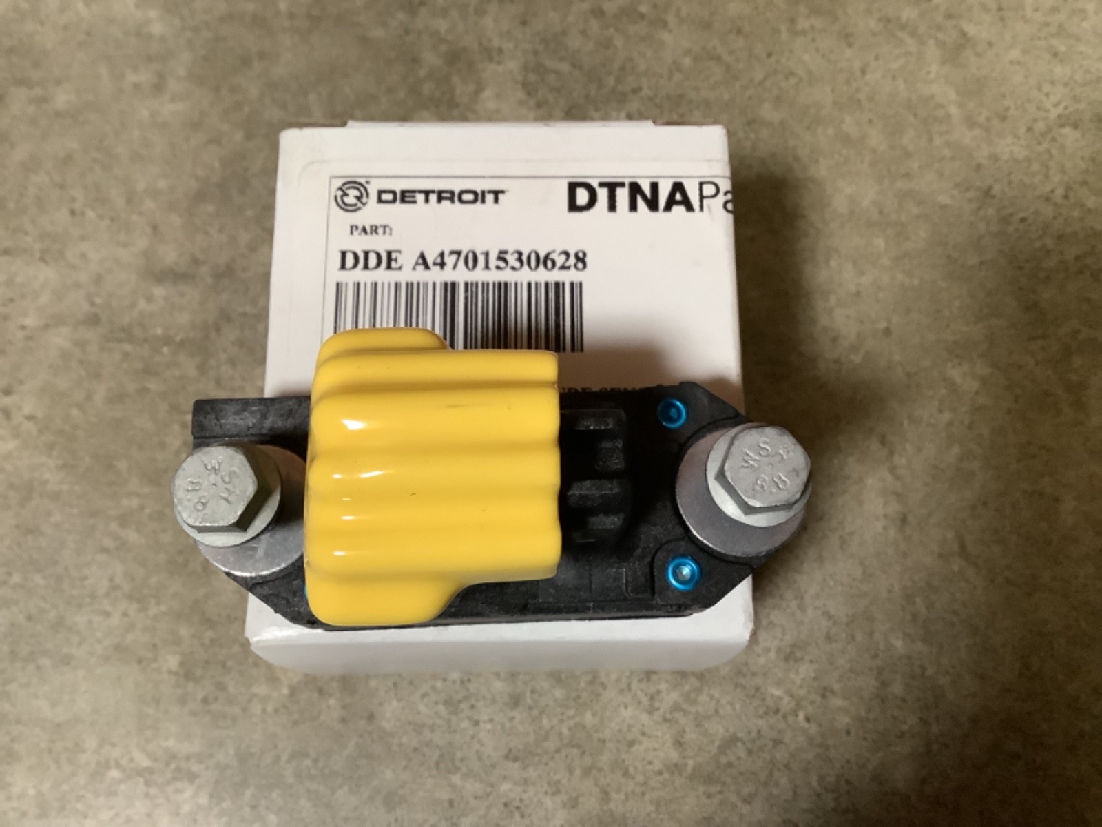 NEW in BOX GENUINE DETROIT DIESEL DELTA P SENSOR PT # A4701530628…