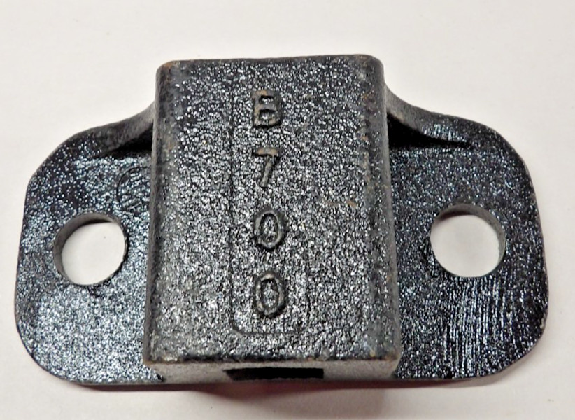 Betts – B700 – Spring Mud Flap Hanger Mounting Bracket
