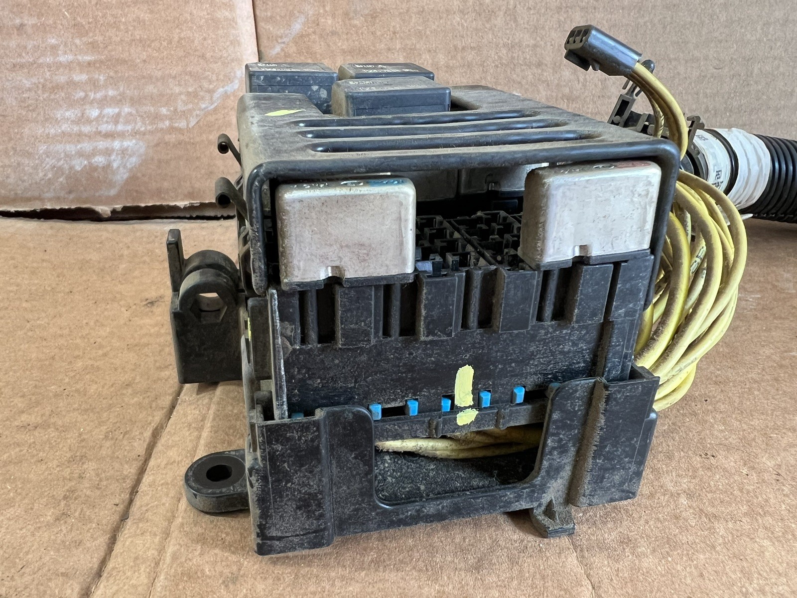 Freightliner Fuse Box Circuit Protection Wiring Wire Harness P/N A06-24054-003