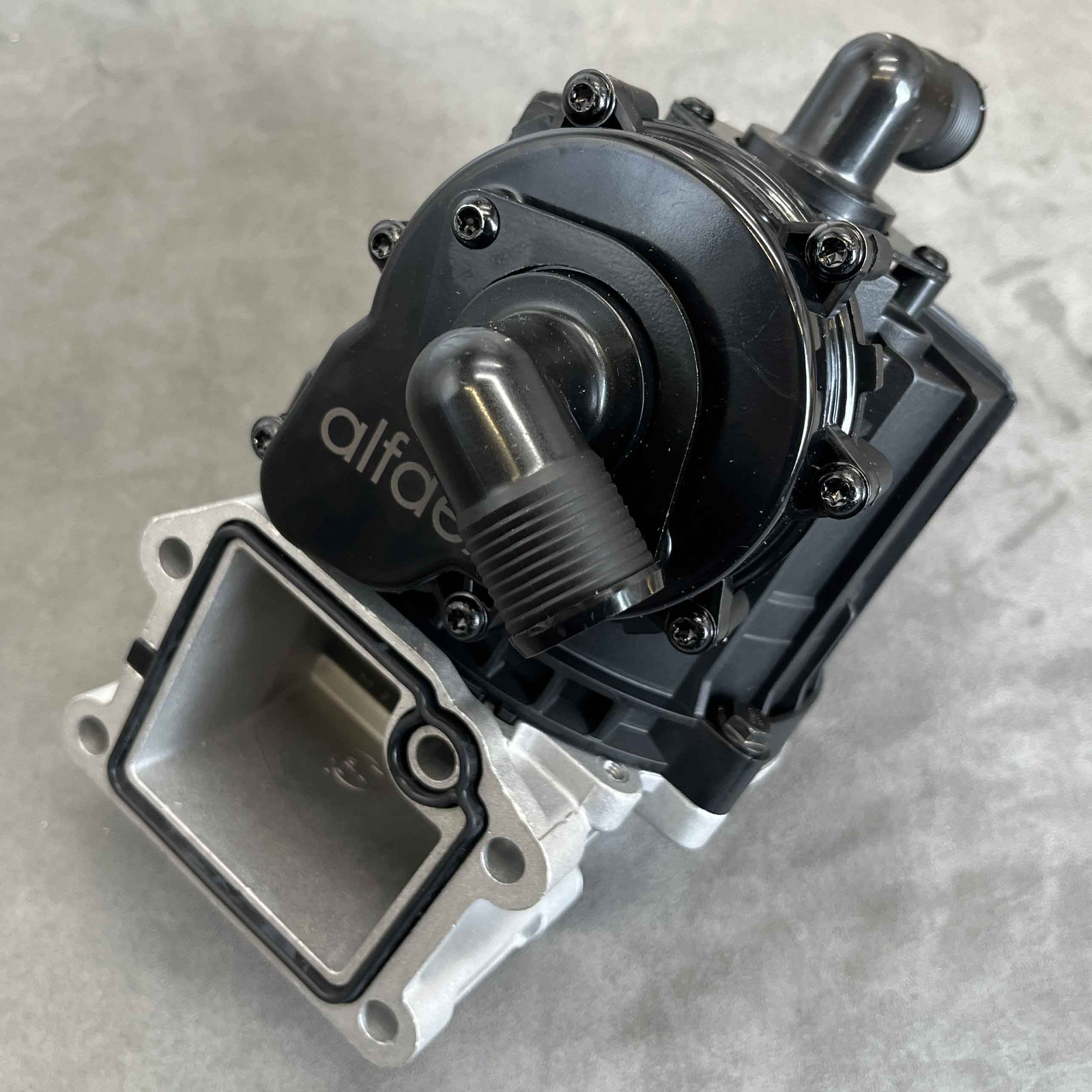 New Oil Crankcase Ventilation Separator for 21122539 21475228 Volvo D13 MP8