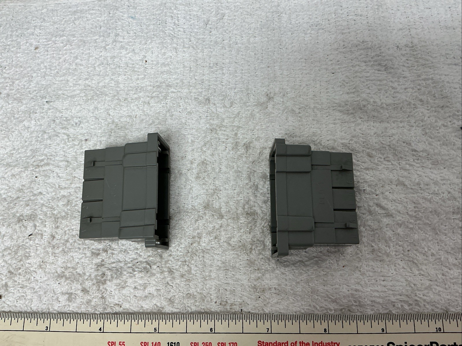 Fits Mack 967AM28 Connector