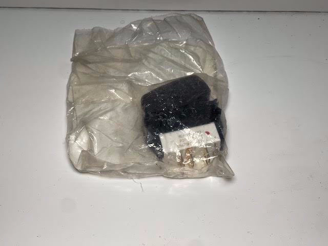 NEW PACCAR OEM KENWORTH DOME LAMP ROCKER SWITCH P27-1040-10