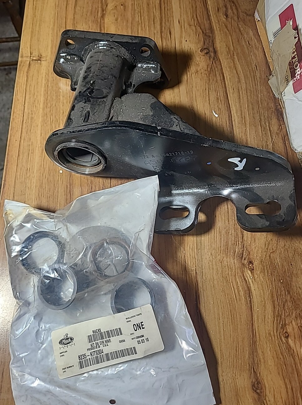 Meritor Air Brake Chamber Bracket A543299A6787 + MACK Kit 8235-KIT9304