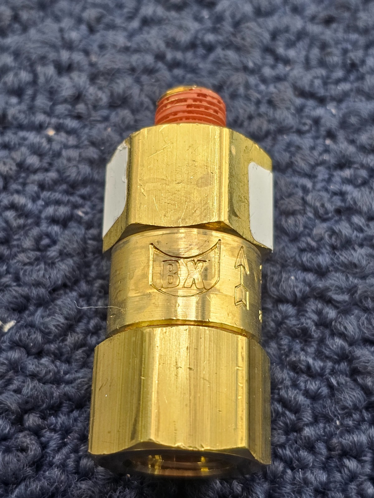 BENDIX 800374: CHECK VALVE Inlet 1/4-18 NPT (Female) Outlet 1/8-27 NPT (Male)