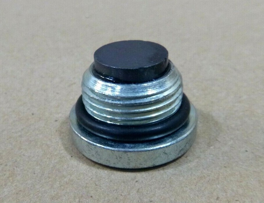 Axle Tech M20 – 1.5 Heavy Duty Magnetic Drain Plug W/ O-Ring E75503428