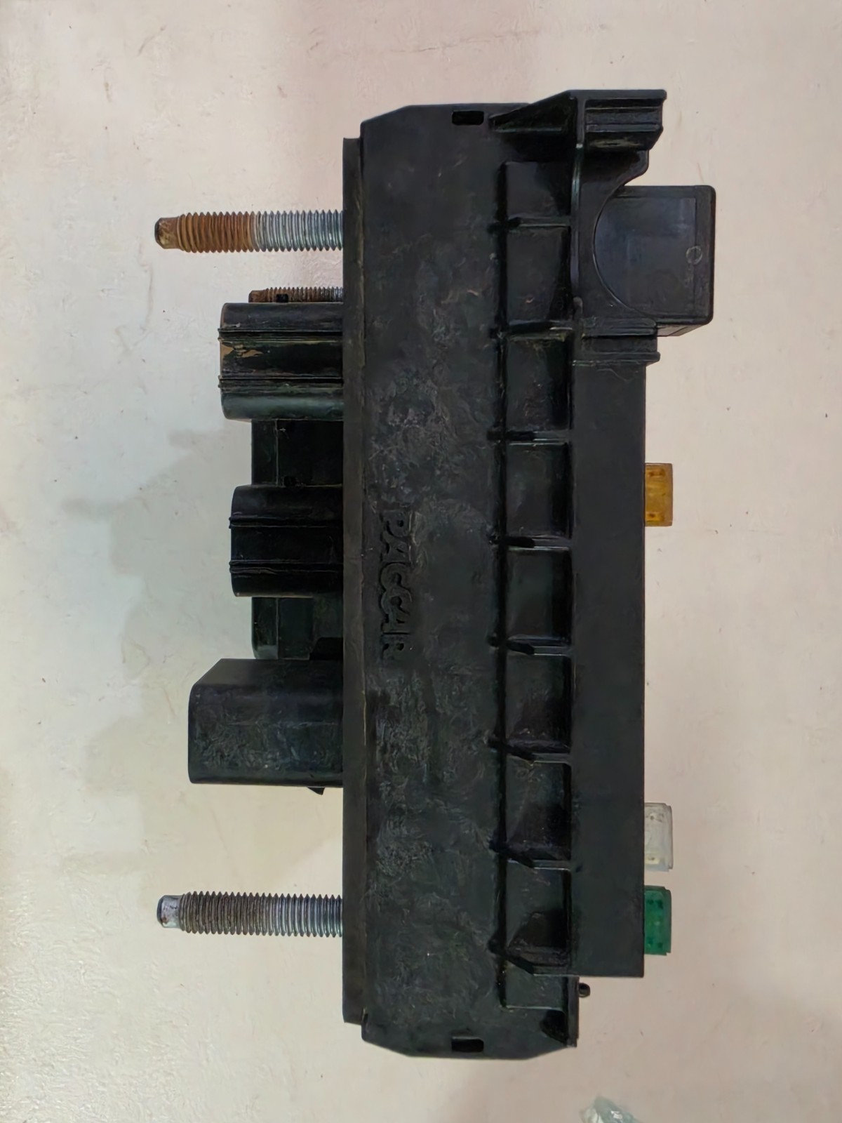 Kenworth T680 PACCAR Fuse Box P27-1147-0200 S53-1293-11E Cab PDC OEM