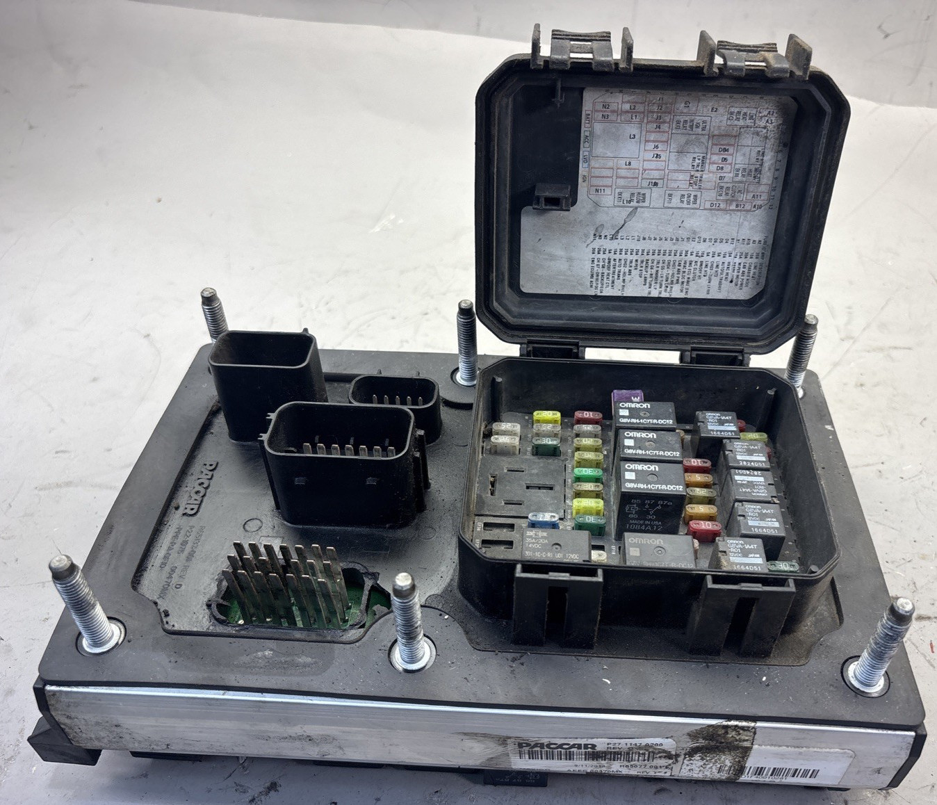 KENWORTH PACCAR FUSE ASSEMBLY CAB PDC P27-1147-0200 JUNCTION BOX