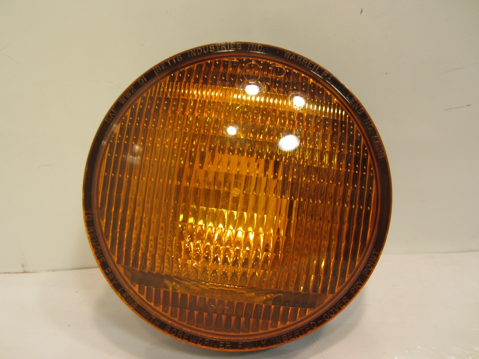 BETTS 780025 7″ AMBER WARNING LIGHT ASSEMBLY SURFACE MOUNT