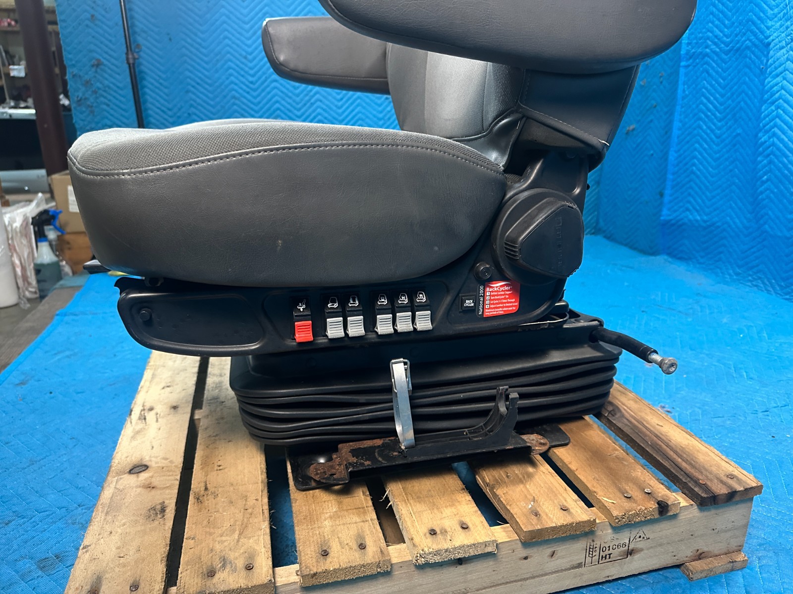 International Prostar LF627 Driver’s Seat w/ Armrests Cloth Gray 2017 OEM