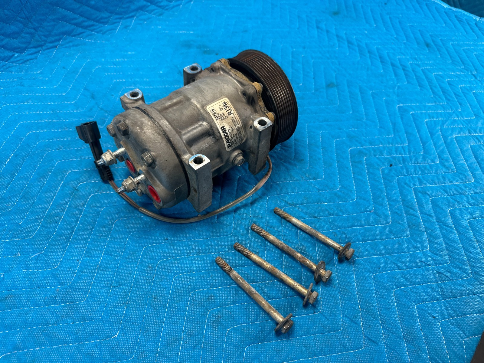 OEM Kenworth T680 Paccar MX-13 Engine AC Compressor 2020