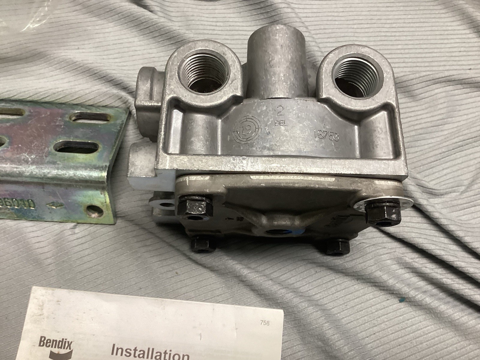 Volvo Truck Bendix 21103023 Relay Valve